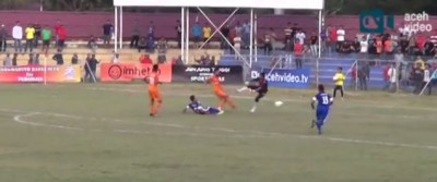 Stravično – golman smrtno povredio protivničkog napadača! (VIDEO)