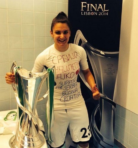 Jovana i u slavlju misli na Srbiju (FOTO)