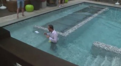 Nemac ubacio novinara u bazen! (FOTO) (VIDEO)