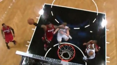 NBA Top 5: Kraljevsko zakucavanje LeBrona Džejmsa (VIDEO)