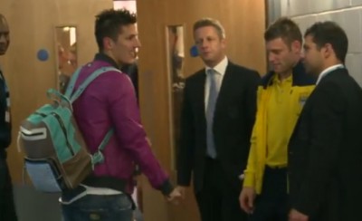 Jovetića saigrači ‘isprozivali’ zbog jakne (VIDEO)