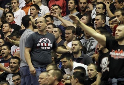 ŽIVI SEĆANJE: ‘Delije’ velikom ‘šetalicom’ i transparentom odale počast Veliboru Dunjiću (FOTO)