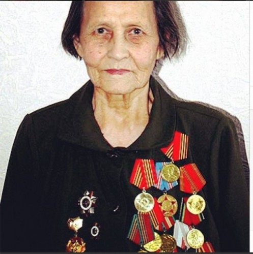 Irina Šajk na Dan pobede nad fašizmom: Moja baka je moj i ruski heroj! (FOTO)