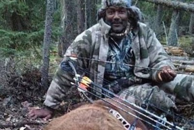 Legendarni ‘poštar’ NBA lige postao je lovac na medvede! (FOTO)