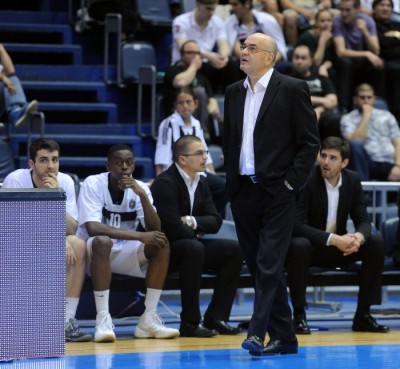 Vujošević o skidanju sakoa: Voleo bih da se svi ponašamo normalno (VIDEO)