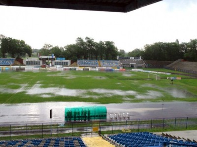 LEK GLEDAOCIMA ZA OČI, FUDBALERIMA ZA NOGE: Nekada blato, sad lopta klizi u Subotici, a decembar je mesec (FOTO)