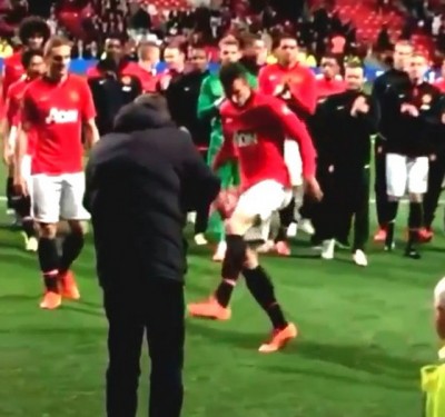 Van Persiju ne treba lopta da pokaže koliki je majstor (VIDEO)