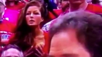 Na TV-u sam? Brzo, izbaci grudi! (VIDEO)