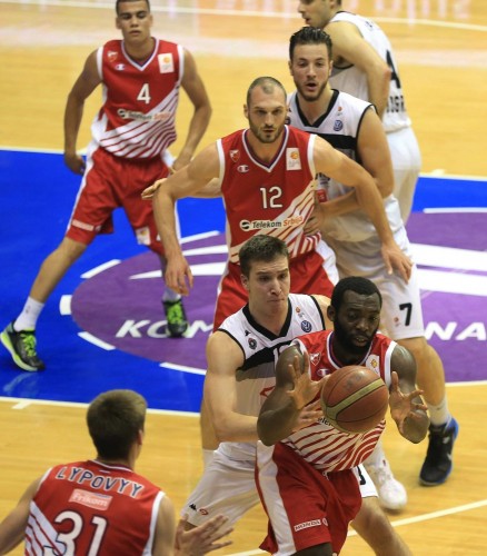 Milutinovu i Pavloviću, odnosno Nelsonu i Tejiću po meč suspenzije. Partizan bez publike