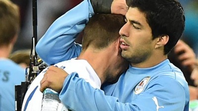 ‘KANIBAL’ NIJE ZABORAVIO DA IGRA FUDBAL: Dva gola Suareza za Urugvaj protiv Omana! (VIDEO)