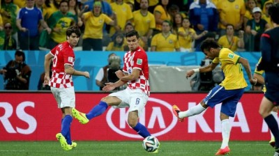 Sudija poklonio pobedu Brazilu na otvaranju SP