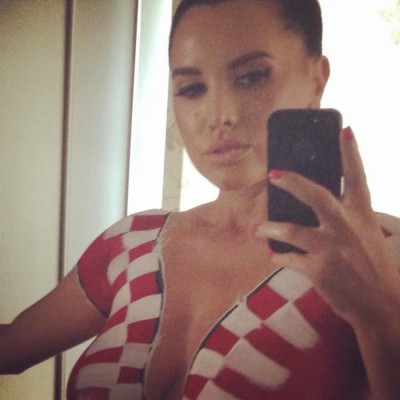 Nives iscrtala šahovnicu na grudima (FOTO)