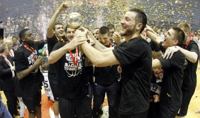 ‘DA SE BRE RAZVEDEM OD NJU’: Ako Zvezda ne osvoji titulu jedan brak u Srbiji će biti okončan