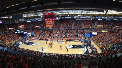 Uertas košem u poslednjoj sekundi odveo Barsu u finale