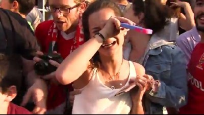 Reka suza – navijačica Liverpula zaplakala posle susreta sa Džerardom (VIDEO)
