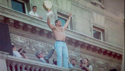 Šapić na balkonu 2001. (FOTO)