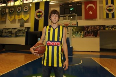 KAO NEKAD U PARTIZANU: Dankan nemo gledao kucanje Veselija (VIDEO)