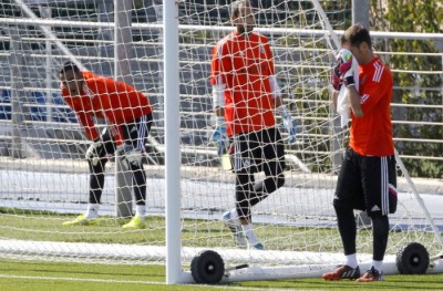 Zategnuto na treningu Reala, Navas dominira u odnosu na Ikera (VIDEO)