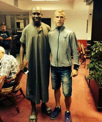 FOTO dana: Zvezdin Senegalac i “brat“ spreman za spavanje
