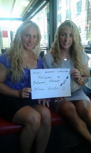 Sestre Moldovan za HotSport: Bakljada na dočeku (VIDEO) (FOTO)