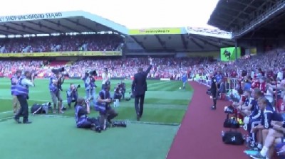 Da se naježiš: navijači Notingem Foresta dočekali Stjuarta Pirsa kao Boga (VIDEO)