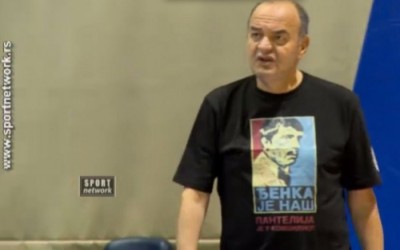 Vujoševićeva majica: Đenka je naš, Pantelija je u komšiluku (FOTO)