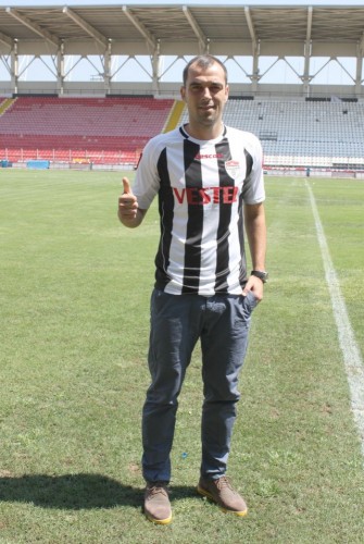 Milijaš sada crno-beli (FOTO)