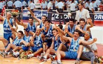 Sećanje: Na današnji dan su košarkaši 1998. postali svetski šampioni (VIDEO) (FOTO)