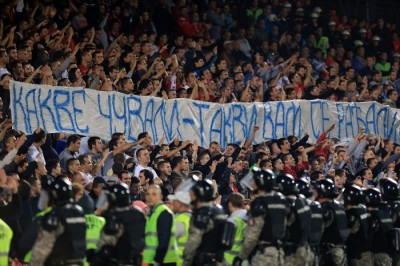 HRABRO: Mijailović spasio navijača pendreka žandarma (VIDEO)