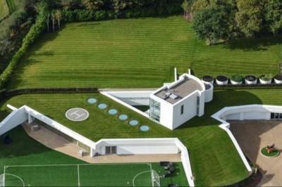 ZAŠTO UVEK ON? Šta mislite koliko je Baloteli platio novu kuću? (FOTO)