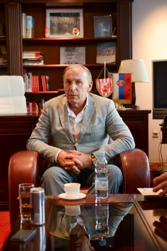 OVAKO SE KUJE PLAN: Džajić, Terzić i Kokeza uz kaficu planiraju Karadžićevu smenu (FOTO)