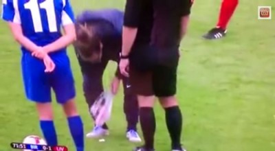 OVOG NEMA U MUŠKOM FUDBALU: Sudija pozvao nadređene da iznesu – TAMPON! (VIDEO)