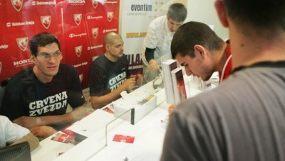 DOBAR POSAO: Bobi, Vilijams, Mitrović i Cirbes prodali 78 sezonskih ulaznica (FOTO)