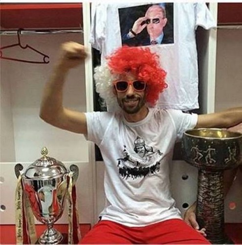 ČUDAN NAČIN DA SE POŽELI NG: Nikola Mijailović ponovo briljira (FOTO)