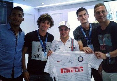 VIDIĆ KAO MEHANIČAR U F1: Evo kako fudbaler Intera menja pneumatike (VIDEO)