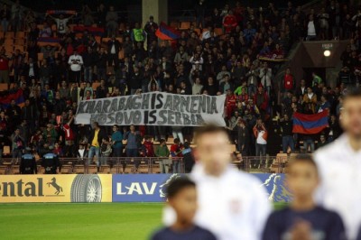 ZASENIO I RONALDA: Kakav ‘slalom’ navijača Jermenije i pad redara (VIDEO)