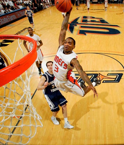 BOLAN PREOKRET: Umesto za Partizan, igraće protiv crno-belih!?