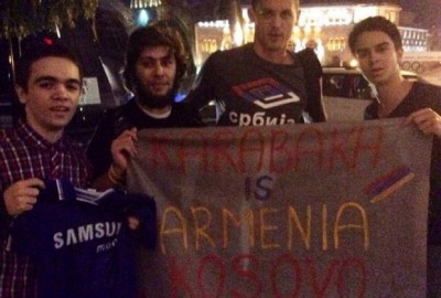 JERMENSKI NAVIJAČI I NEMANJA: Kosovo je Srbija! (FOTO)