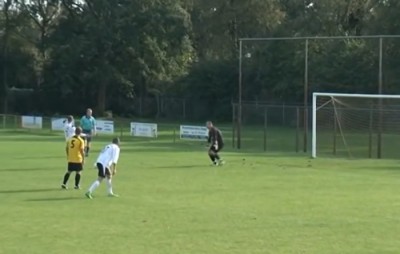 SAMO NA SELU: ‘Poludeli’ golman nasmejao stadion pa odbranio penal