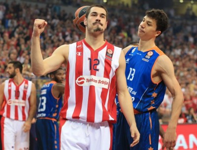 KAD SE PIJE: Svi se iskrive, samo se Kalinić ispravi!