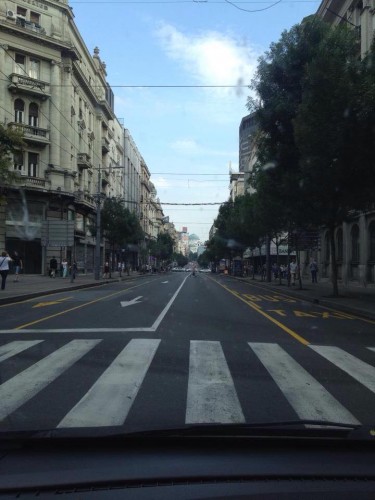 NIJE DOBRO: Vođa Albanaca se vozika po centru Beograda! (FOTO)