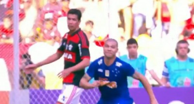 OPTIČKA VARKA: Proslavio gol, a nije pogodio mrežu (VIDEO)