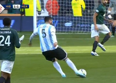 PREČKA NIJE IZDRŽALA: Golčina sa 40 metara u derbiju Edinburga (VIDEO)