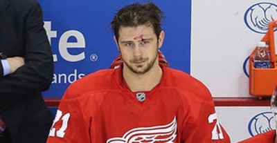 KOLENOM U GLAVU: Sudija poslao igrača Detroita na ušivanje (VIDEO)