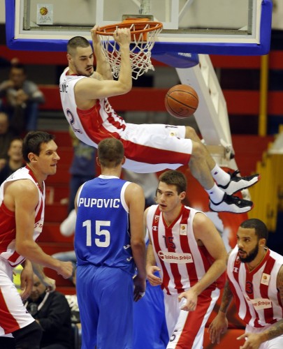 ‘ŠOU-TAJM’ U PIONIRU: Zvezdaši se nadmetali ko će atraktivnije da zakuca (VIDEO)