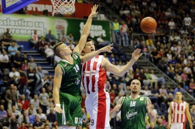 KAO KECMAN: Prepelič pogodio trojku sa svog koša (VIDEO)