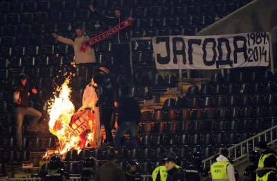 SRPSKO JEDINSTVO: U Humskoj gorela zastava Galate pored transparenta za Marka! (FOTO)