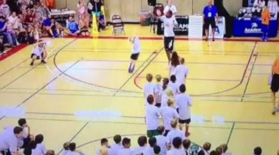 KAKO IMA SRCA ZA OVO: Durant delio banane klincima kao čokoladice (VIDEO)