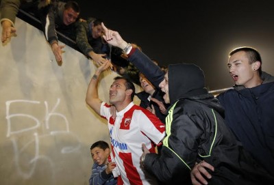 KAD ŠAVIJA ZAVIJA CEO SEVER NAVIJA: Vođa Delija ‘zapalio’ Marakanu u čast Dekija (VIDEO)