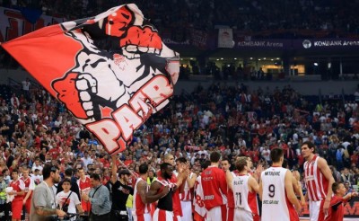 PODRŠKA PRAVOSLAVNOJ BRAĆI: Među hiljadama grčkih navijača u Madridu, ima i ‘Delija’ (FOTO)